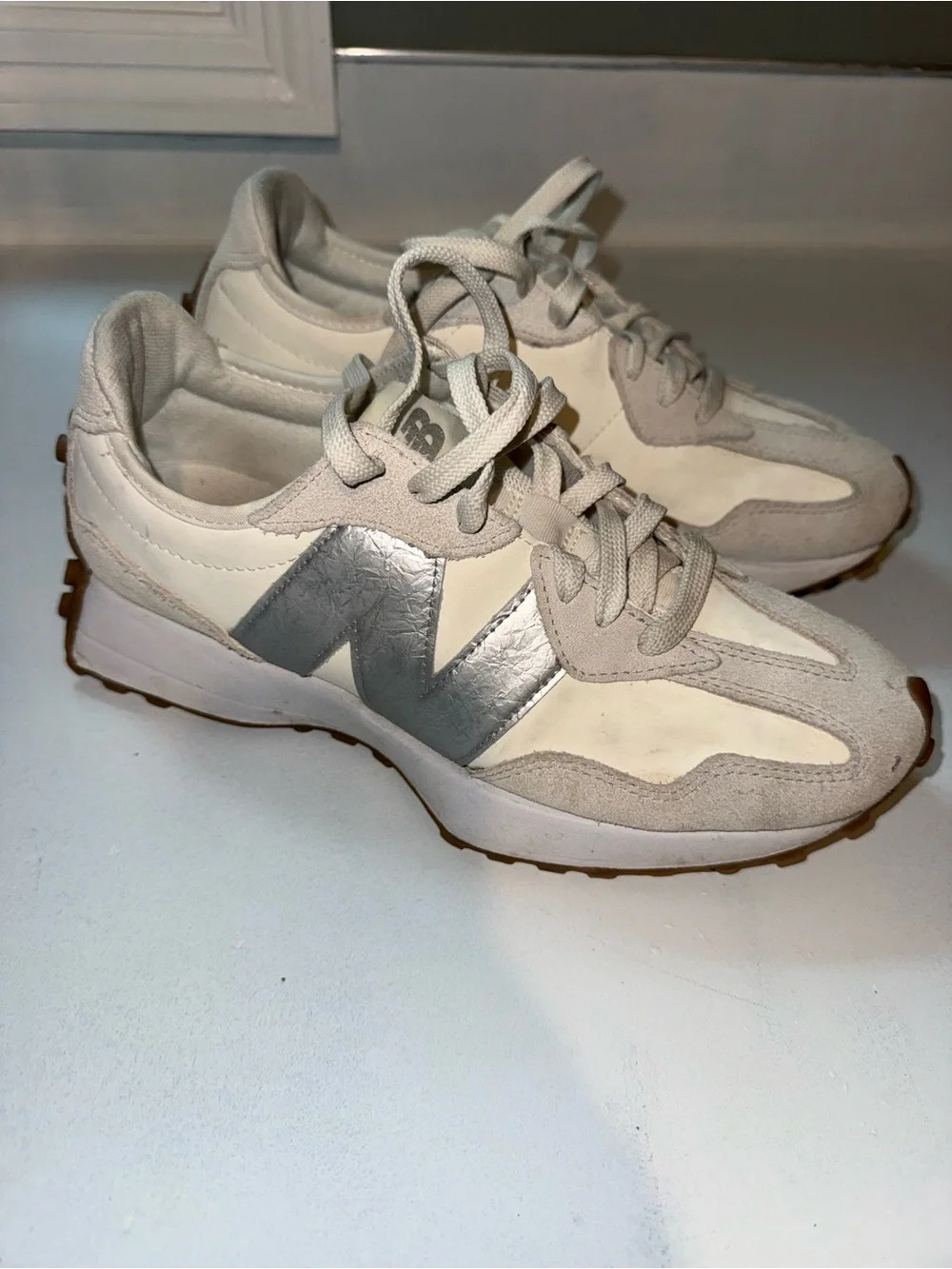 New Balance 327 Sneakers